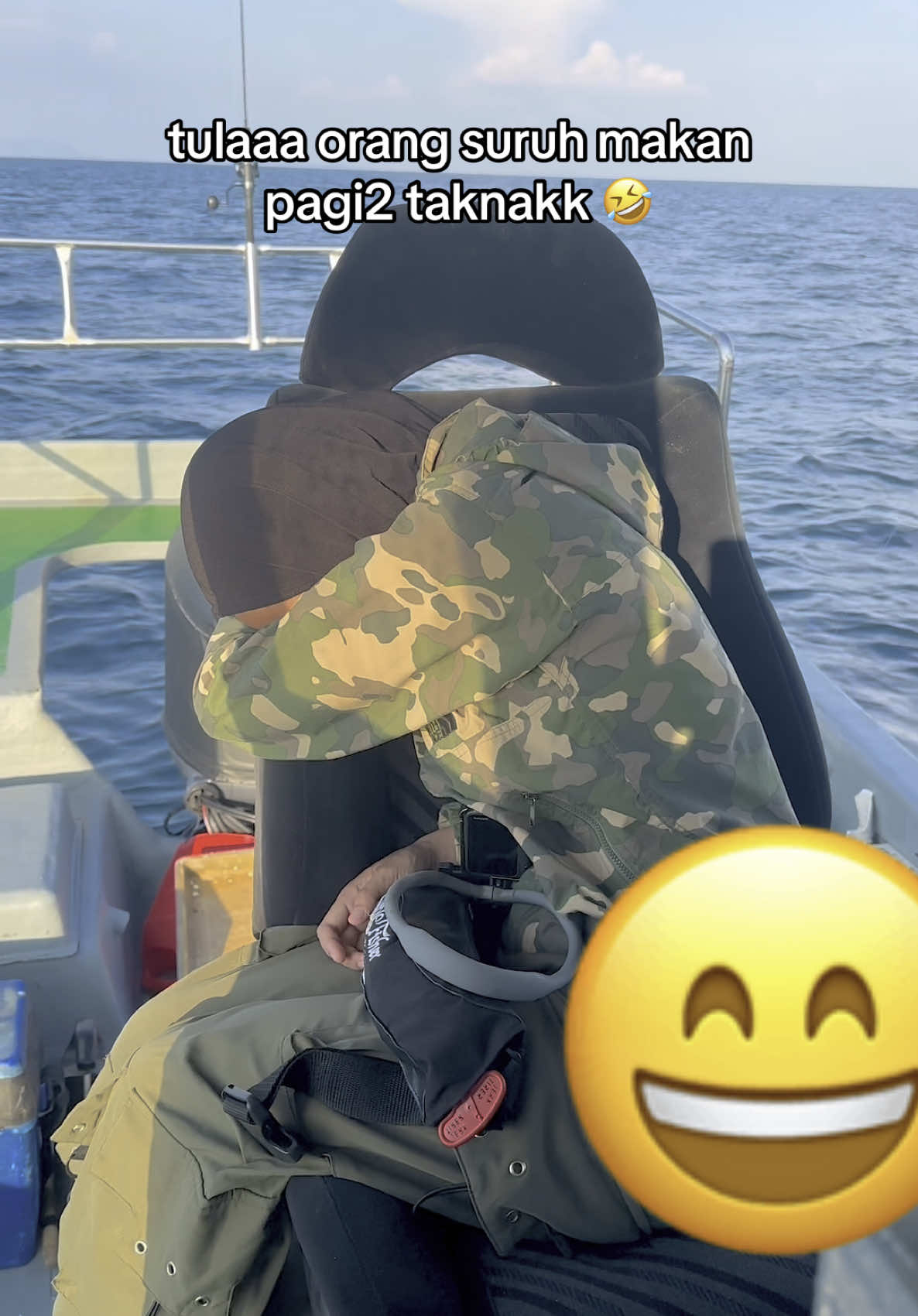 siapa ketawa esok mata dia ketumbit 🤣🤣. trip 5 hari atas laut tak mabuk, tiber daytrip mabuk hahah. punca tak makan pagi 🙄