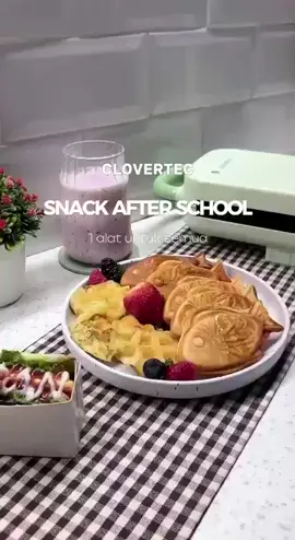 Nyiapian snack anak jadi praktis pake Clovertec Sandwich maker. 1 alat dengan 3 piring cetakan bisa untuk : sandwich, waflle/ croffle dan fish pancake. Resep pancake : 7 sdm tepung terigu 2 sdm gula pasir 1 sdm susu bubuk 12 sdm air 1 butir telur Sejumput baking powder Sejumput baking Nyiapian snack anak jadi praktis pake Clovertec Sandwich maker. 1 alat dengan 3 piring cetakan bisa untuk : sandwich, waflle/ croffle dan fish pancake. Resep pancake : 7 sdm tepung terigu 2 sdm gula pasir 1 sdm susu bubuk 12 sdm air 1 butir telur Sejumput baking powder Sejumput baking soda Waffle kentang, rebus kentang Potong jadi 2 , pangang dengan cetakan waffle Bumbui lada garam, herbs dengan cetakan waffle Bumbui lada garam, herbs