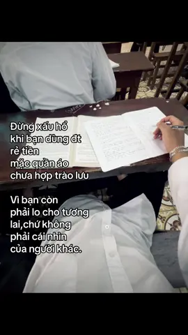 Đừng xấu hổ khi bạn dùng đt rẻ tiền mặc quần áo chưa hợp trào lưu Vì bạn còn phải lo cho tương lai,chứ không phải cái nhìn của người khác. #xuhuong #taomuonlenxuhuong #abcxyz #caphay #fpyシ #foryoupage #doisong #thanhnam 