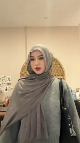 siapa yang tau ?  siapa yang mau 🤪 #MuslimCantik #HijabStyle #MuslimahFashion #CantikNatural #HijabInspiration #OOTDMuslimah #FYPIndonesia #MuslimahDaily #HijabLook #muslimahvibes #hijabers 