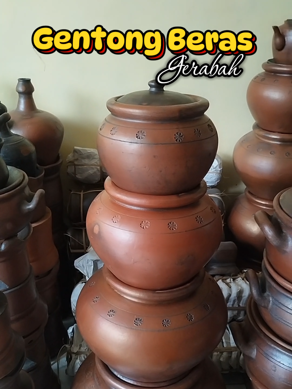 Gentong Beras Tradisional terbuat dari bahan tanah liat alami... #gentong #beras #tradisional #kitchenware #gerabah 