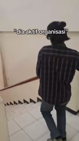 yakali ga di kejar, anak organisasi nih 👀  #xybca #fyp #organisasi #kampus #ilmukomunikasi #commers #arekuinsa #surabaya #hmpilkomuinsa #2025 #trend #foryou #kontenhiburan 