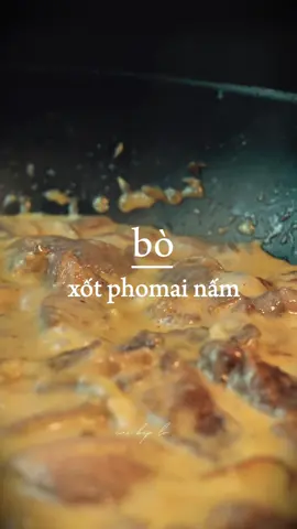 Hôm qua làm một rổ bánh mì. Hôm nay tốn nữa kg bò, để có bò xốt phomai nấm, chấm bánh mì tươi mới ngon.  #foodstylist #caibeplo #dailyvlog #LearnOnTikTok 