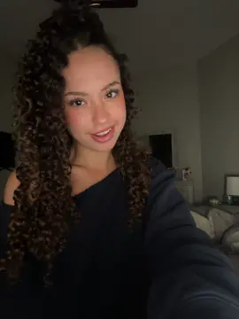 i miss you come here #audio #sound #soundstouse #audiogirl #lipsync #makeupinspo #curls #fyp #trending #blowthisup #viral #outfitinspo 