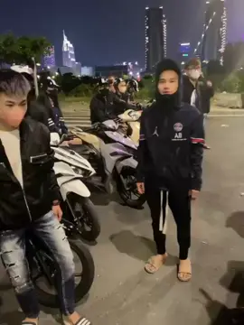 ae boy phố đụng là va  ae tao đông thế này thì ae mày đông cỡ nào 