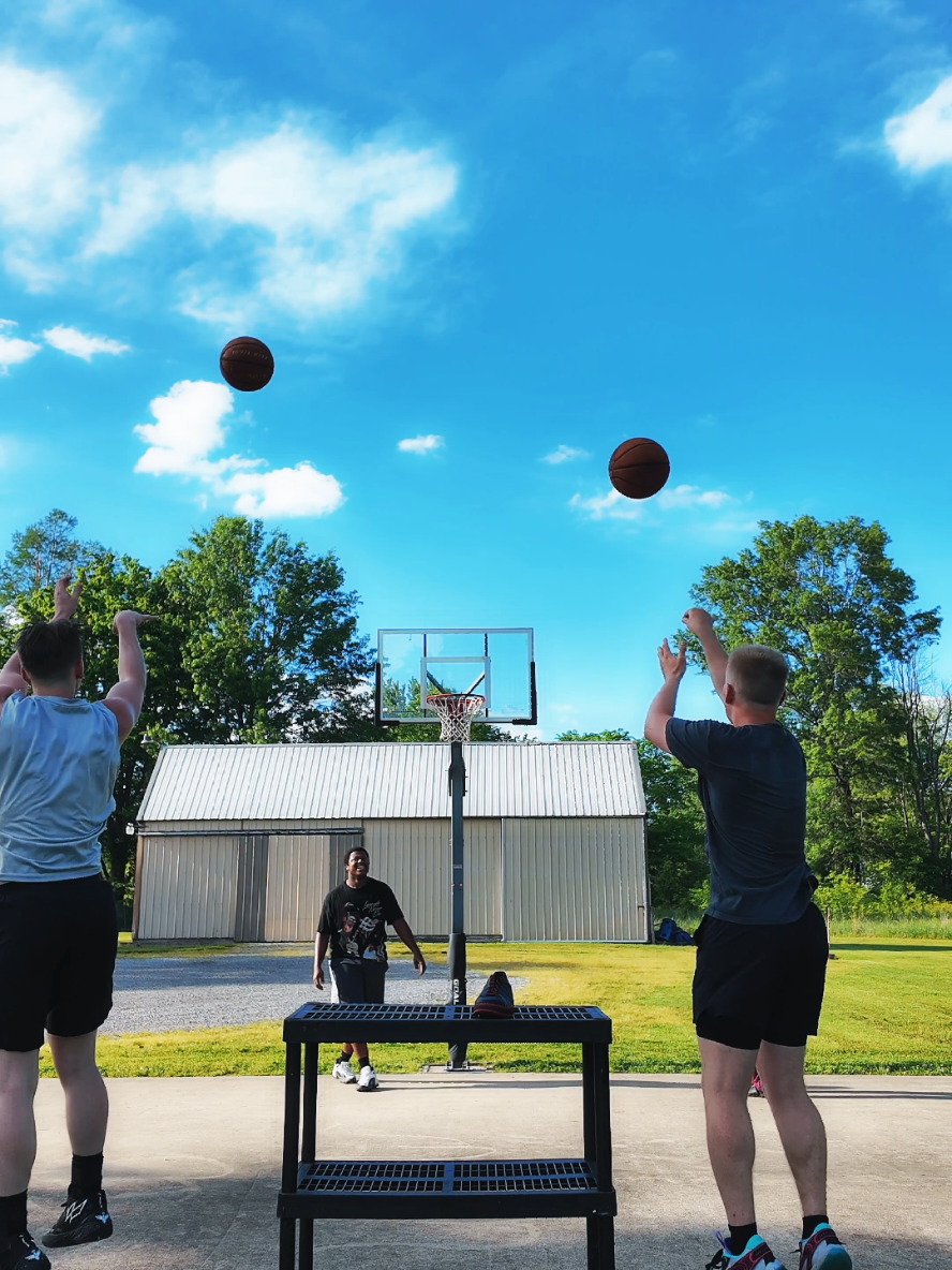 Shes Still A Good Helper🤣🤣 - #akaboingman #basketball #dunker #1v1 #God #faith #Motivated #tytomotivated #tybreezy #funny #content #basketballtiktok 