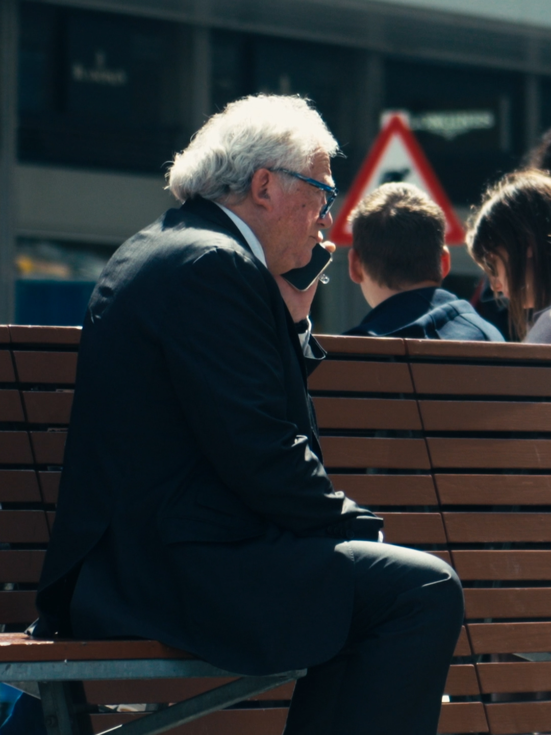 Qual é a história dele? 🎬 Transformando estranhos aleatórios do dia a dia em personagens principais. #maincharacter #povstreetphotography #povphotography #cinematography #colourgrade #whatstheirstory