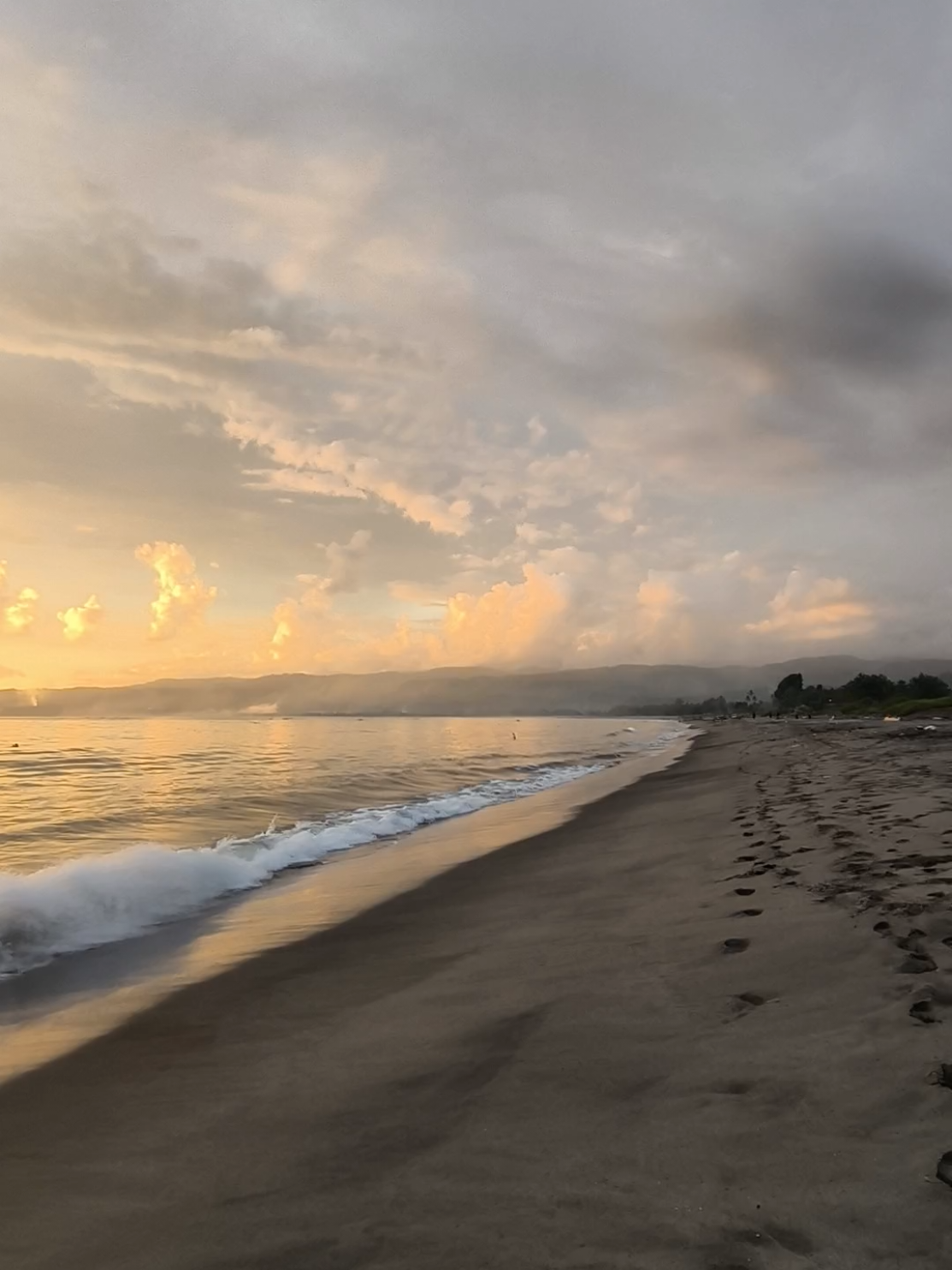 #Monolog #sunsetvibes #pantai #kruipesisirbaratlampung #sunset