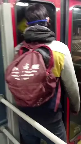 Transmilenio Bogotá. #bogota #colombia #transmilenio #transporte #transportepublico #noticia #video #camara #seguridad #guardia #accidente #accident #film #salvo #sesalvo 