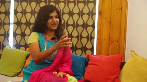 Full video on : Miththu K Rajah You Tube Channel  துறை சார்ந்து சற்றே தளர்வு மனநிலை ஏற்படும் போது, அதே பாதையில் தொடர்ந்தும் எம் முன் பயணித்துக்கொண்டு இருப்பவர்களை எண்ணிப்பார்ப்பதுண்டு. அவர்களது ஒற்றை வார்த்தை, சில நேரங்களில் இலகுவாக பெரிய நம்பிக்கையை விதைத்துச்செல்லும். அதுபோன்ற ஒரு சந்திப்பும் நேர்காணலும் தான் இது.❣️ #miththu #miththukrajah #interview #tamil #kanapraba