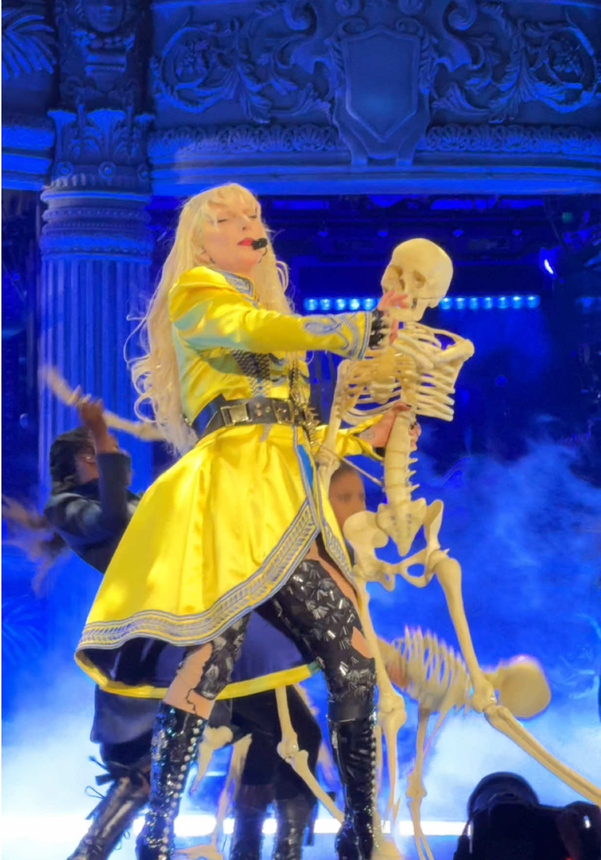 lady gaga - zombieboy - mayhem na praia (RIO) #mayhemonthebeach #Gagacabana #fyp #zombieboy #mayhem 