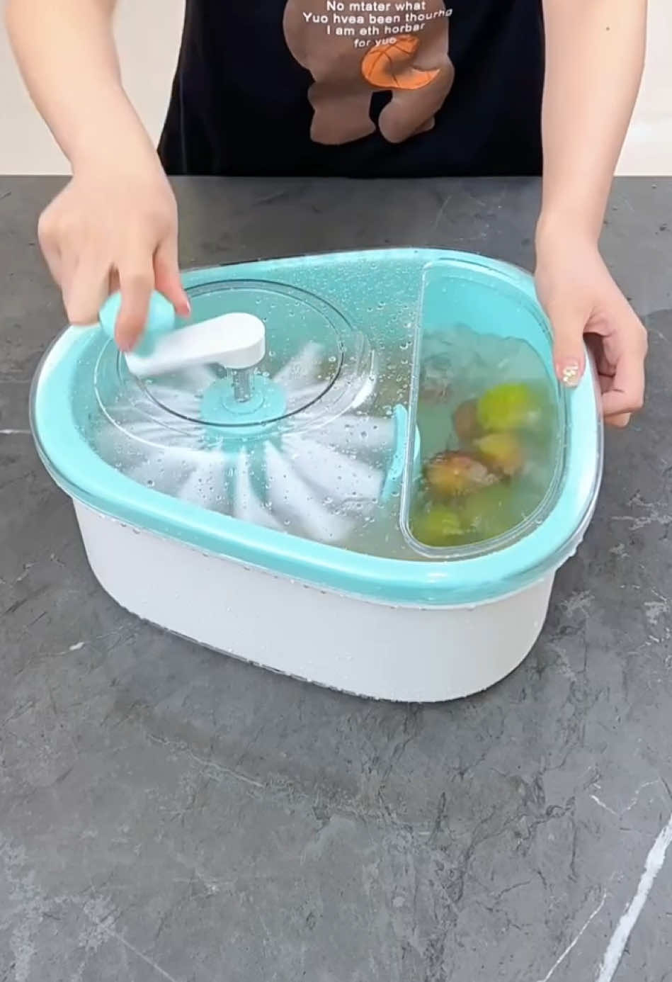 Easy to clean fruits😏#gadgets #coolstuff #coolgadgets #product #shopping #amazonfinds #favoritefinds #LearnOnTikTok #tiktokmademebuyit #fyp 