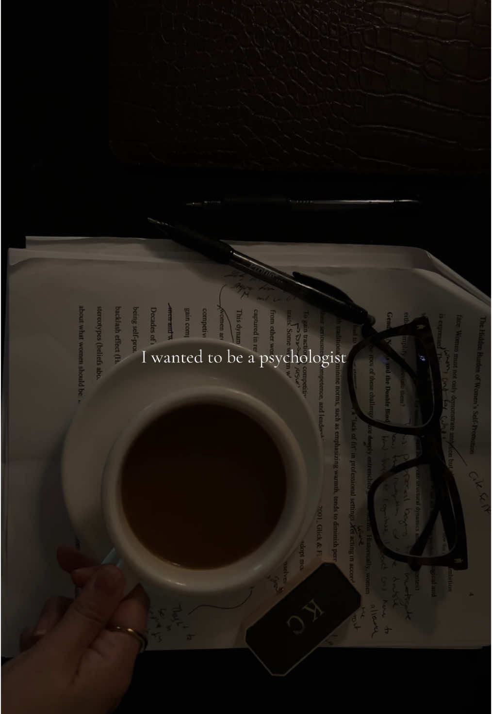 Anyone else? #videodiary #digitaldiary #psychology #psychologist #psychologystudent #studyaesthetic #pinterestaesthetic #darkacademiaaesthetic #studytok #studyvlog #studywithme #studymotivation 