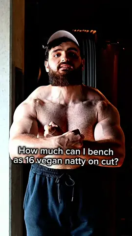 The bar was 125kg 🤥 Bro I just realized you didn't follow me yet for more fitness Tips and cool content😠 I will do a giveaway when we reach 300k stay tuned 🔥‼️
