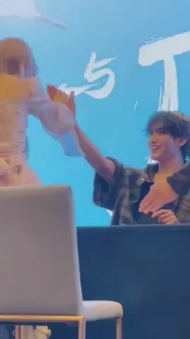 จุงน่ารัก🥹 X99999999999 @Chen Joong จุงหล่อจุงเก่งจุงน่ารักที่สุด 拜托小狗帮忙拍照啦📸⭐️ #joongarchen #จุงอาเชน #fansign #thaiactor #fangirlvlog #fangirl  #bewithchen 
