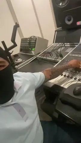 NEW MATERIAL ☝️🔈 @Makabelico #elmakabelico_oficial #tiktokvirall #tiktoknews #tiktokviral #parati #delrecords🔴 #rolitas_del_makabelico #200k #tiktokedits #300k #capcut_edit 