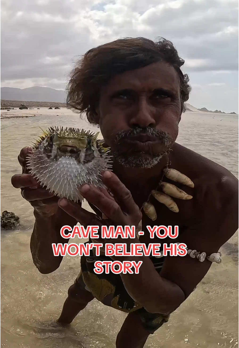 Today I head west on Socotra—and finally reach Detwah Lagoon, a magical place surrounded by caves. I meet someone who has lived here for most of his life, surviving by fishing with his bare hands. They call him the cave man and what a character!  #itchyboots #yemen #socotra #DetwahLagoon #caves #moskomoto #airoh #revitadventure #airohhelmet #airohfamily 