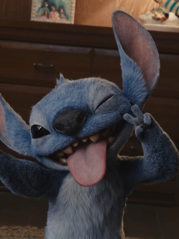 Stitch está en onda con unas selfies Próximamente solo en cines 🍿  #viralvideos #viralditiktok #viralllllll #virale #viraliza #viralvideotiktok #viralvideo🔥 #fyp #fypシ゚ #fypp #fypdongggggggg #fypdong #fypツ #fouryou #dúo #tik_tok #wallpapers #wallpaper #liloandstitch 
