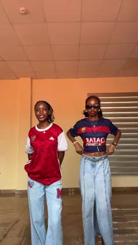 We’re def redoing this 😭😂 @💫PlanetMandy_  #twins #jerseyday #justforfun #amyisaimee 