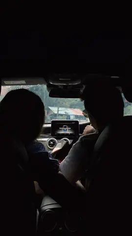 🥺❤️ #couplegoals #mercedesbenz #travelwithbaby #fypage #following #follow #kandysrilanka 