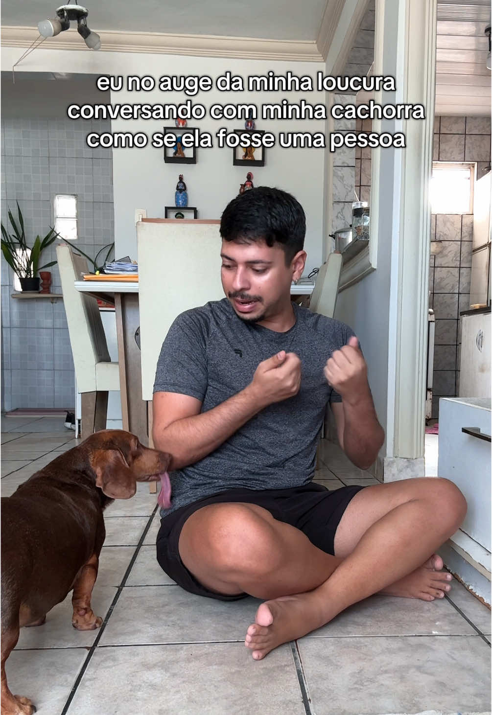 a diva pensando: “tenho que aguentar passar por certas coisas pra ter um lar” 