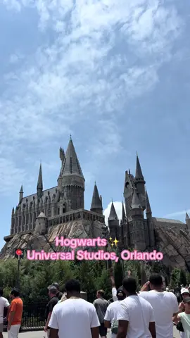 Always a Harry Potter girly ✨ 🪄  #harrypotter #hogsmeade #diagonalley #universalstudios #universalorlando #fyp 