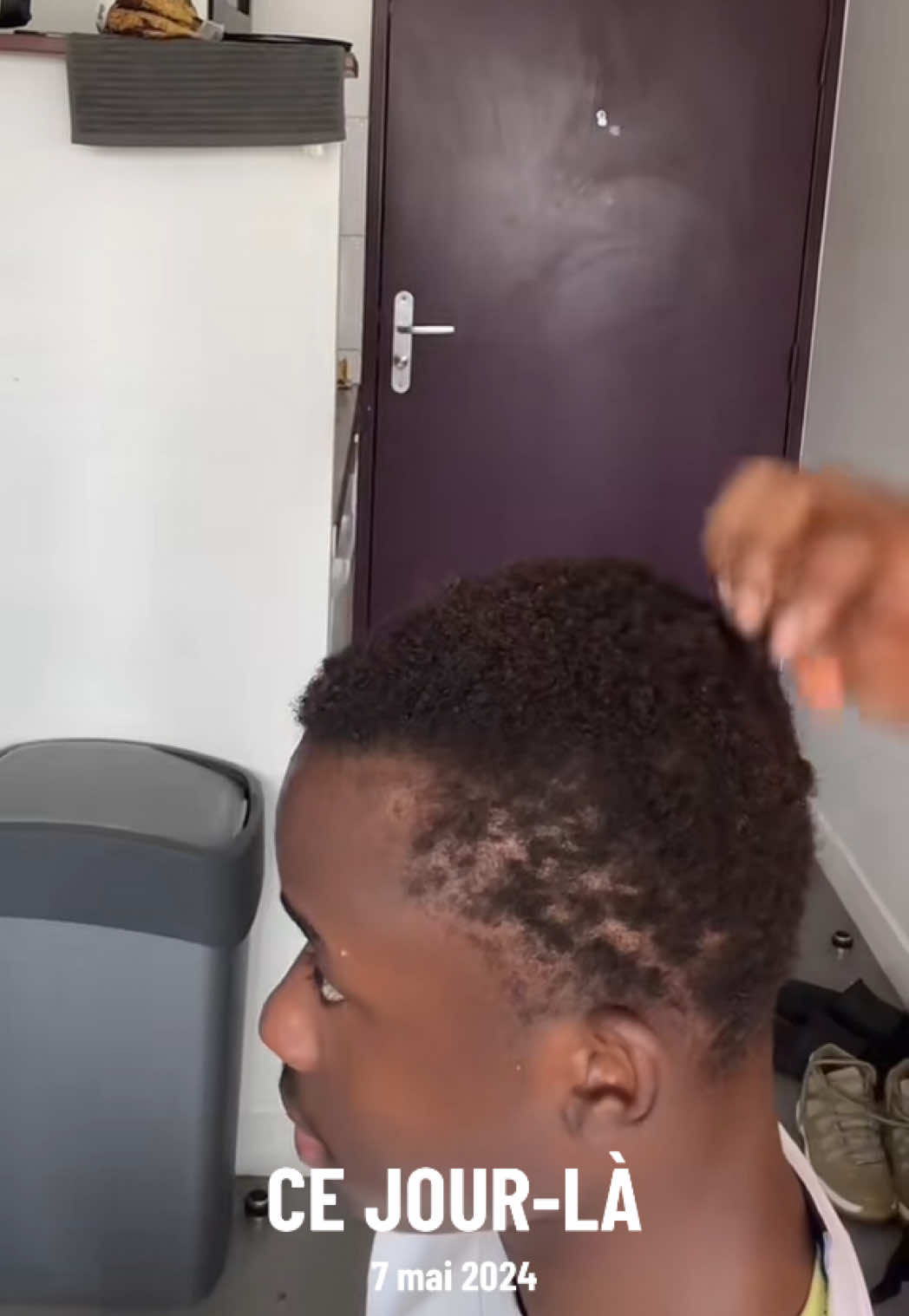 #cejour-là  1an jour pour jour j’ai commencé le concept sur les chauves 😭😭l’un de mes meilleur client , il a un super big afro mtn 😁 #coiffeusedeschauves #pourtoii #fyp #tressescheveuxcourt 