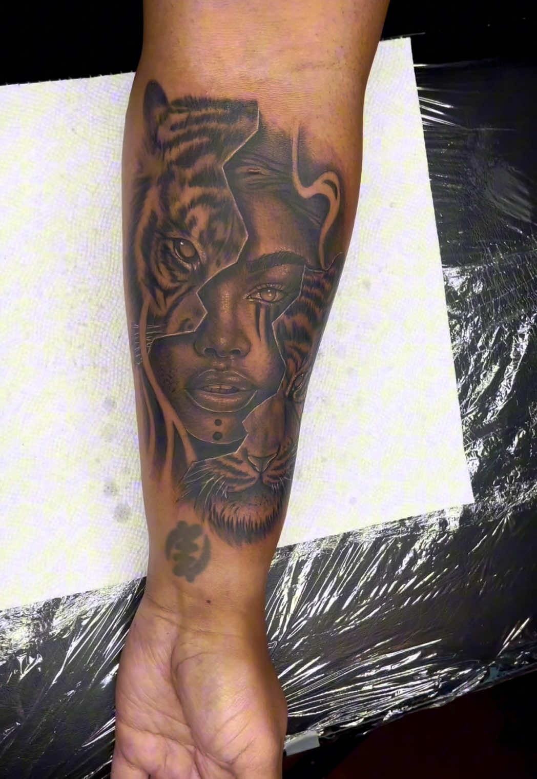 All skin tones can sit in our chair ✊🏽✊🏾✊🏿 #tattooshop #atlantatattooartist #fyp #trending #inkorporatedtattoos 