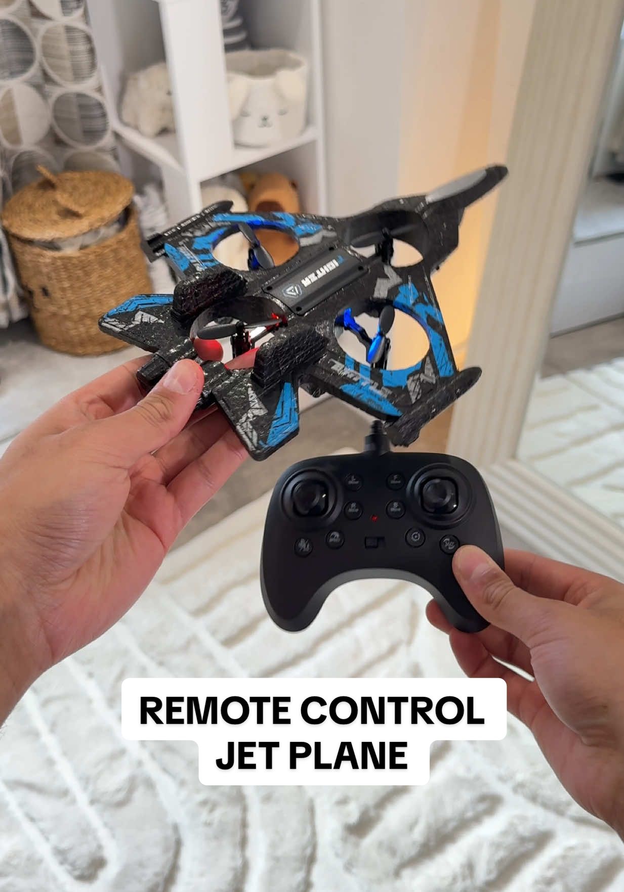 £18 remote control jet plane #toy #kidstiktok #giftideas #FamilyFun #tiktokmademebuyit #spotlight 