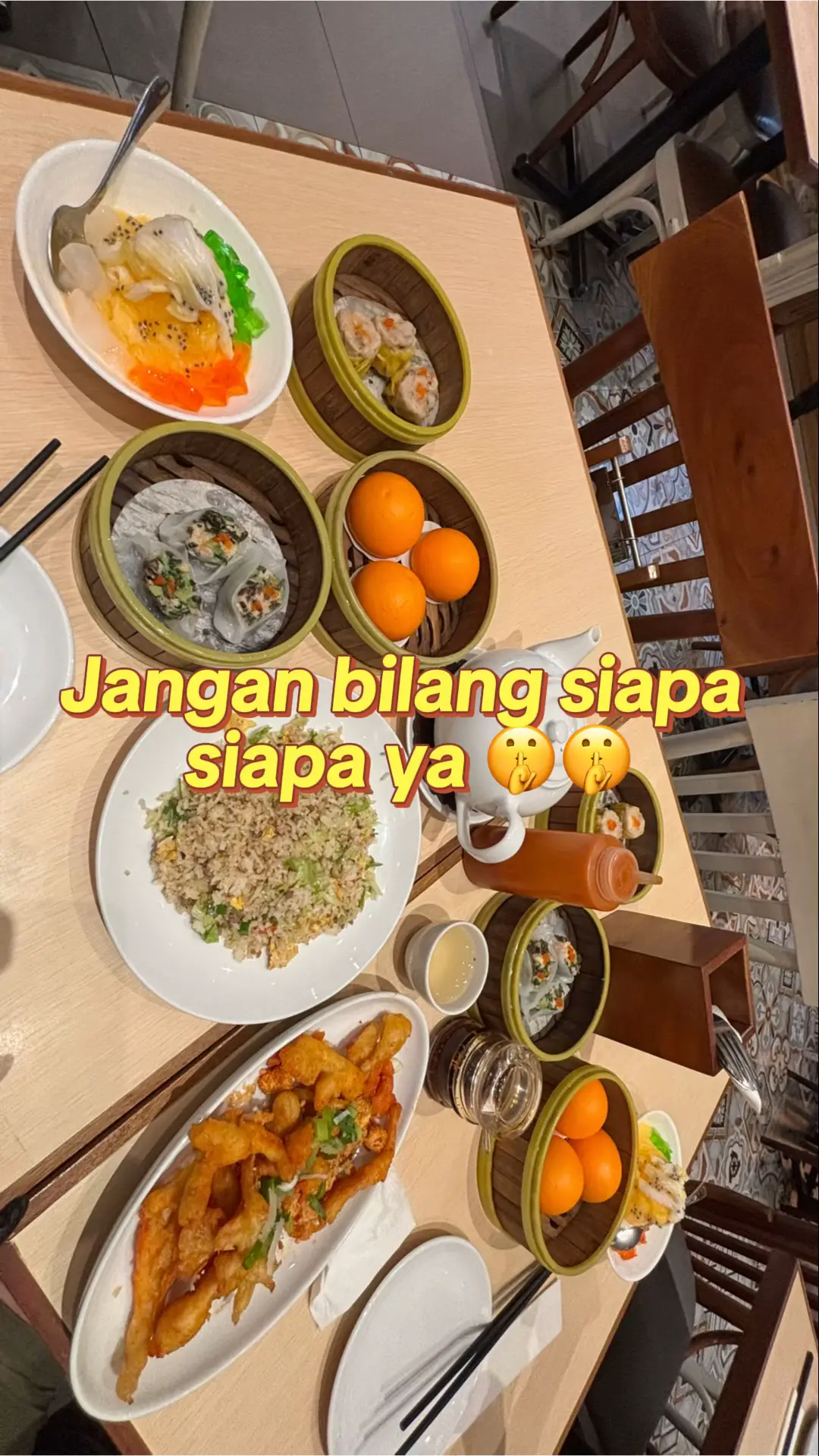 Taukan kalo Imperial Kitchen Dimsum tuh suka ada menu Dimsum Fiesta bulanan ? Nah ini dia 3 menu dimsum di bulan Mei 2025 yang harganya cuma 9ribuan++. Dan ada promi buy 1 get 1, beli nasi goreng ala yang chow free goreng tahu jamur cabe garam. Buruan datengin outlet terdekat di kotamu. Apalagi kalau belinya di tag lokasi bisa dapet menu lain dengan harga coret🤫 #imperialkitchenanddimsum #dimsumhalal 