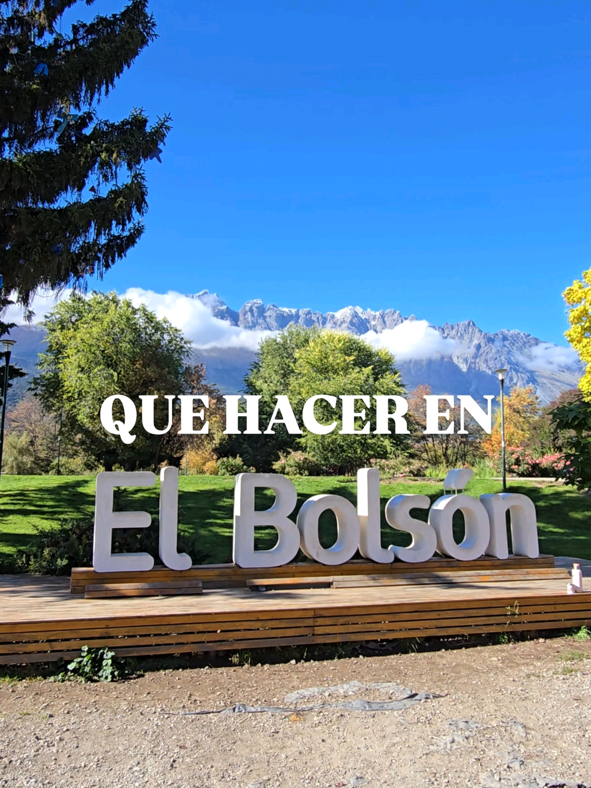 Todo lo que podes visitar en El Bolsón 🇦🇷👇 Aunque una pequeña parte del área protegida fue afectada, la mayoría de los paisajes siguen intactos   El Bolsón tiene muchísimo para ofrecer: 📍 Desde la ciudad Camino de los Nogales  Cerro El Amigo  Plaza Pagano y su feria de artesanos, una de las más grandes del país 💧 Cascadas y ríos Cascada Escondida Cascada de Mallín Ahogado Costa del Río Azul Mirador del Azul 🏔️ Refugios y cerros Refugio Cerro Lindo  Refugio Encanto Blanco Refugio Piltriquitrón + Bosque Tallado (solo 1h de caminata desde la base) Cerro Perito Moreno: caminatas, parapente y la imperdible Laguna Turquesa 🌄 Desde El Bolsón como base Lago Puelo El Hoyo Epuyén Todos con senderos, lagos cristalinos, cascadas y campings para pasar el día. 🍇 Y no te pierdas a los productores locales: Bodega Bernardi 🍷 Chacra Hummus (visitas, frutas finas y curanto)🍓 Criadero de truchas Río Negro 🎣 Trufas de Mallín Ahogado (búsqueda con perros y degustación)🐕 🔥 El Bolsón está más vivo que nunca. Visitá, recorré y ayudá a que más personas lo descubran! . . . . . . . #elbolson #patagonia #quehacerenelbolson #comarcaandina #lagopuelo #elhoyo #cerropiltriquitron #cerrolindo #epuyen #puertopatriada #cajondelazul #refugiosdemontaña #cerroperitomoreno #laderas #lagunaperitomoreno #bariloce #travel #viajar #vijero #elbolsonpatagonia 