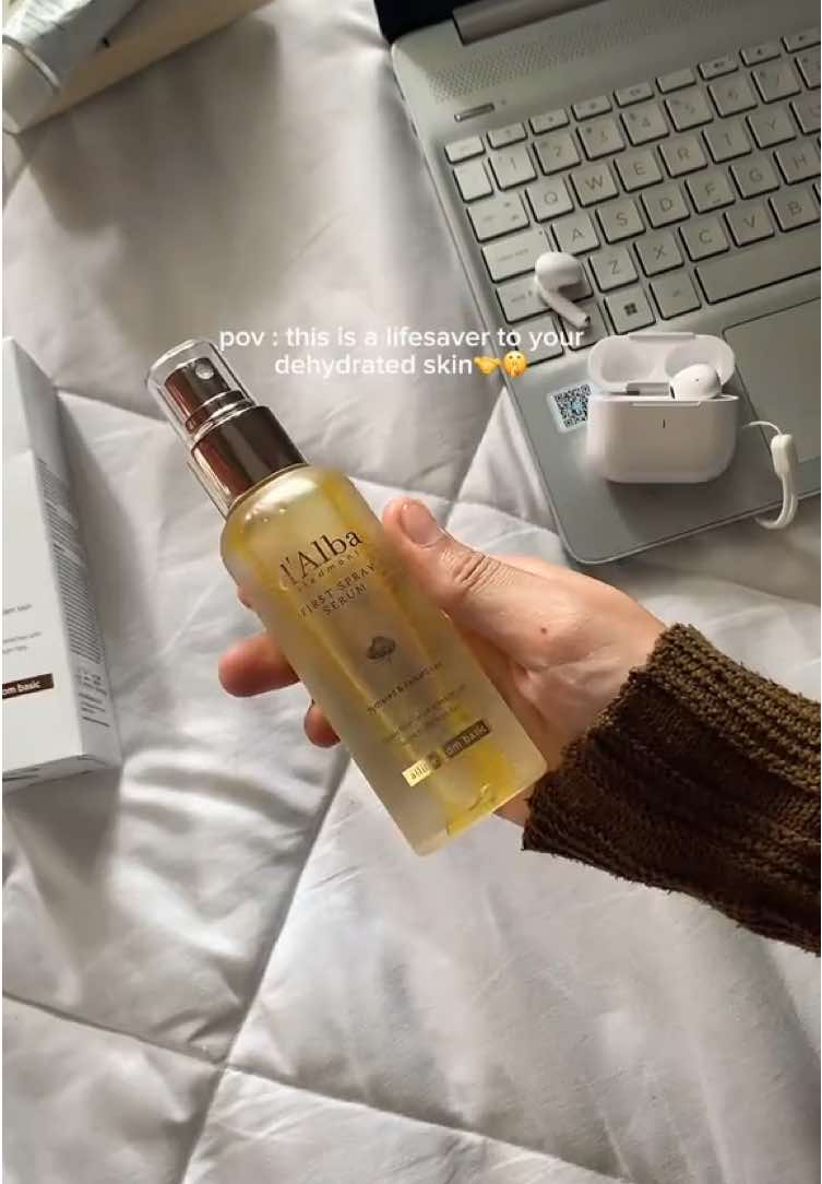 a must have product to try in 2025!  #dalba #whitetruffle #dehydratedskin #glowingskin #kulitkering #dalbawhitetrufflefirstsprayserum 