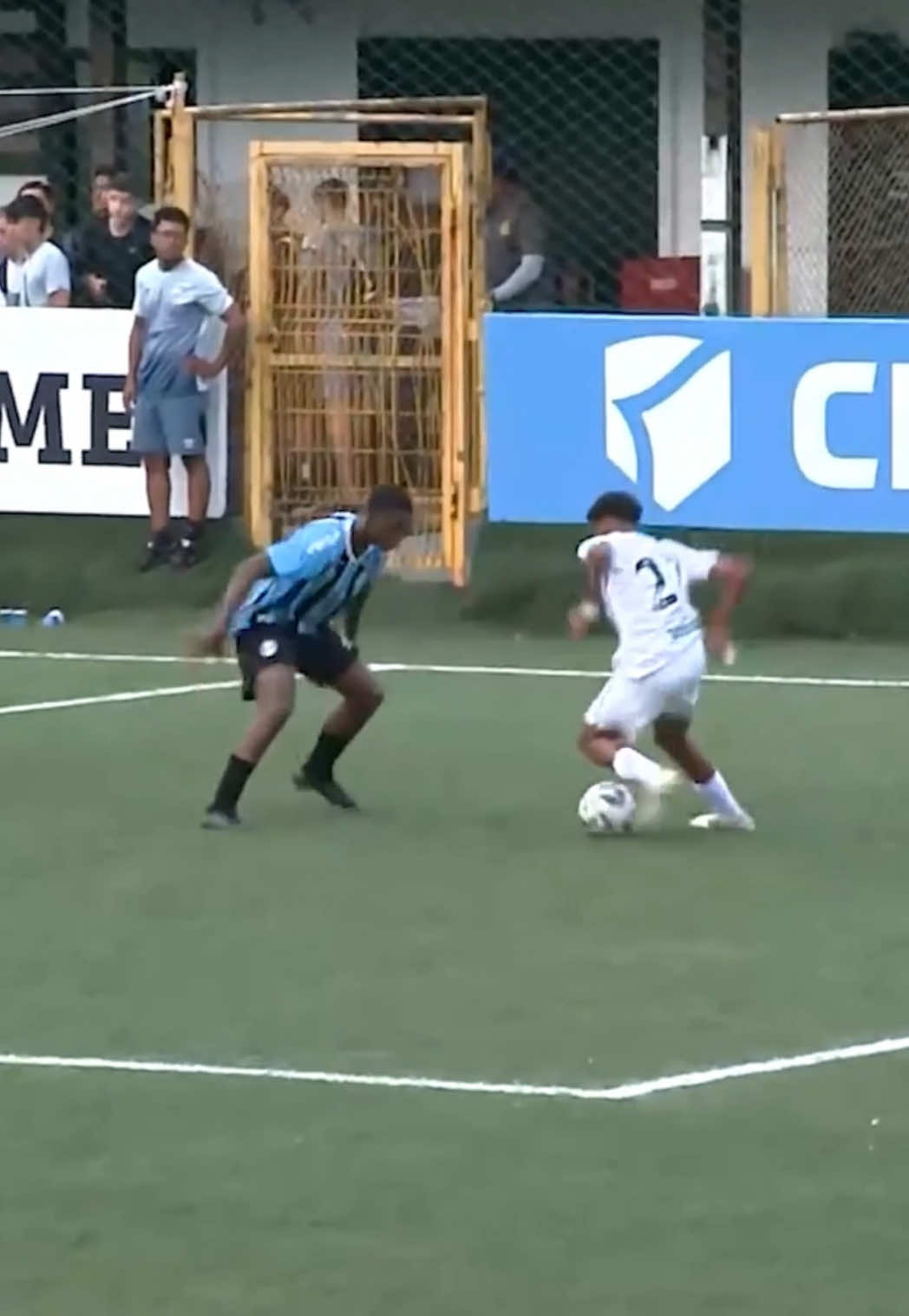 Robinho Jr pedalou pra cima da marcação e fez um golaço! 🚴🏿 #SantosFC #Santos #Gol #Golaço #TikTokEsportes