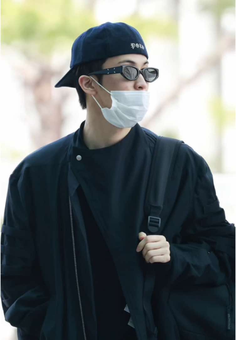 artis banget style nya full black 🫠 #mark #marklee
