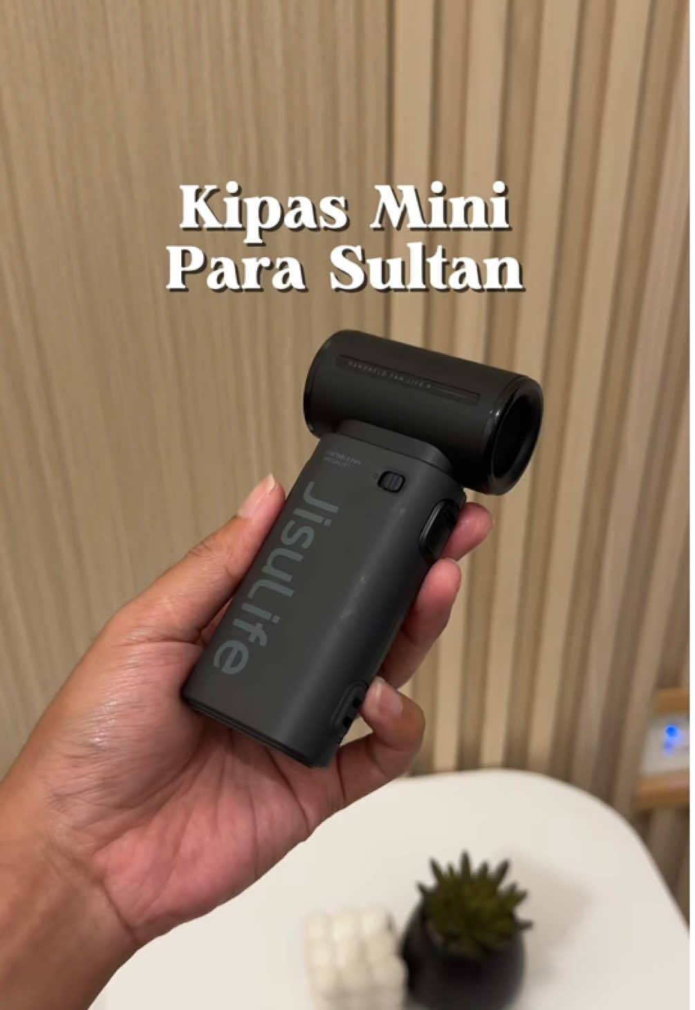 Cuma sultan yg beli kipas merk ini bjir. Harganya mantep anginnya juga mantep sih #jisulife 