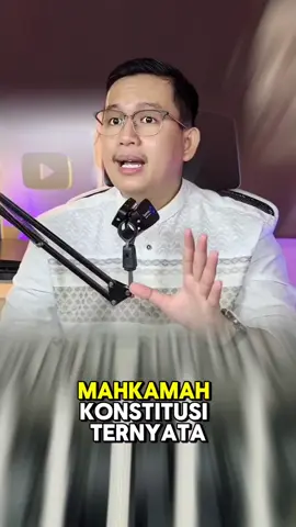 Mahkamah Konstitusi (MK) menggugurkan gugatan yang mengusulkan penambahan syarat tes IQ dan akademik bagi capres-cawapres.  Gugatan ini diajukan oleh Muhammad Hudaya Munib, namun dinyatakan gugur karena pemohon tidak hadir dalam persidangan.  Usulan tersebut mencakup tes akademik, pemahaman konstitusi, ekonomi, geopolitik, kemampuan bahasa Inggris dengan skor TOEFL minimal 550, kemampuan retorika publik, psikotes (IQ, EQ, dan kepribadian), pengalaman kepemimpinan minimal 10 tahun, serta rekam jejak bersih dari nepotisme dan korupsi.  Dengan putusan ini, syarat pencalonan capres-cawapres tetap mengacu pada ketentuan yang ada dalam UU Pemilu.  #MK #CapresCawapres #Pemilu2024 #SyaratCapres #TesIQ #BeritaTerkini #FYP #ViralIndonesia #MahkamahKonstitusi #Politik