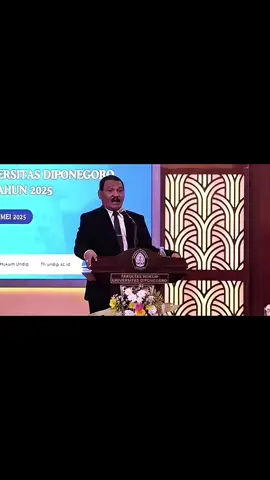 Kampus Hukum Progresif, Fakultas Hukum Undip punya banyak alumni hebat. Salah satunya beliau, Bp. H. Teguh Harianto, S.H., M.Hum. (Hakim Tinggi pada Pengadilan Tinggi DKI Jakarta).  Beliau kemarin hadir di FH Undip memberikan motivasi kepada calon wisudawan S1 Hukum Fakultas Hukum Undip. Bahkan beliau sempat menyumbangkan suara emasnya. Keren ya! #yudisium #fakultashukum #anakhukum #fyp #wisuda178undip #undip #undipsemarang #tembalang #mahasiswahukum