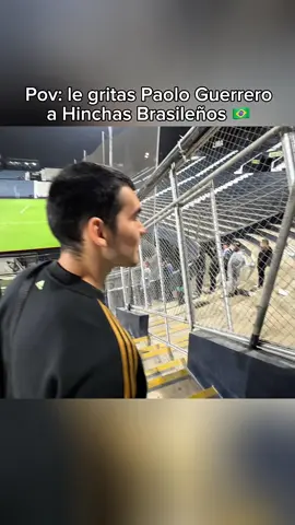 Pov: le gritas guerrero a hinchas brasileños🇧🇷Video completo en perfil #fyp #lima #peru #peruanos #paologuerrero #futbolperuano #alianzalima #universitariodedeportes #yosoypapas 