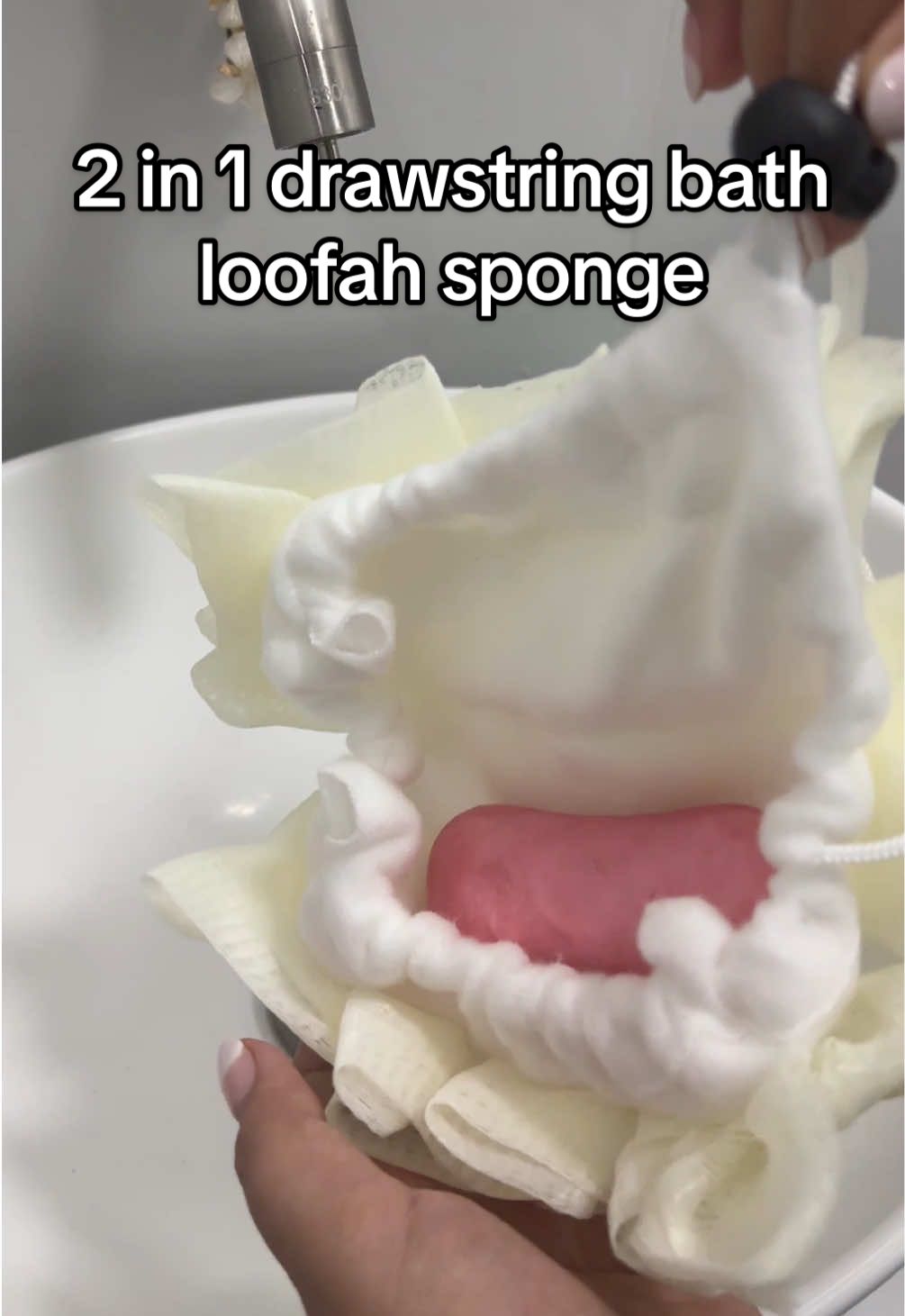 Ang dali nalang magkuskos dahil dito 😍 #loofah #loofahsponge #drawstringbathsponge #exfoliatesponge #SelfCare #bathtime 