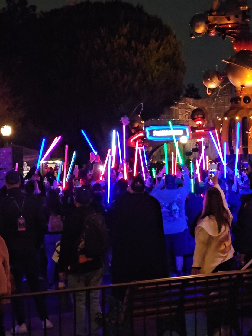 Star Wars Nite 2025 #maythe4thbewithyou #maythe4th #disneyland #starwarsnite2025 #california #travel #party #disneyadults #lightsaber #funny 