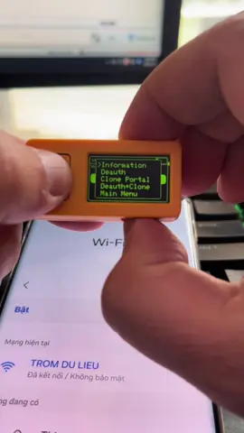 Vài giây là mạng wifi disconnect. Phiên bản mini của Flipper zero. Đồ chơi giới công nghệ quá thú vị. #m5stickcplus2 #flipperzero 