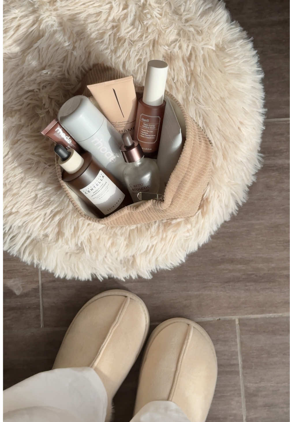 Idk who made the rules, but I now need to get everything in minis! 😅 #travelessentials #skincareproducts #skincarejunkies #makeupjunkies #skincareessentials #holidayskincare #holidaymakeup 