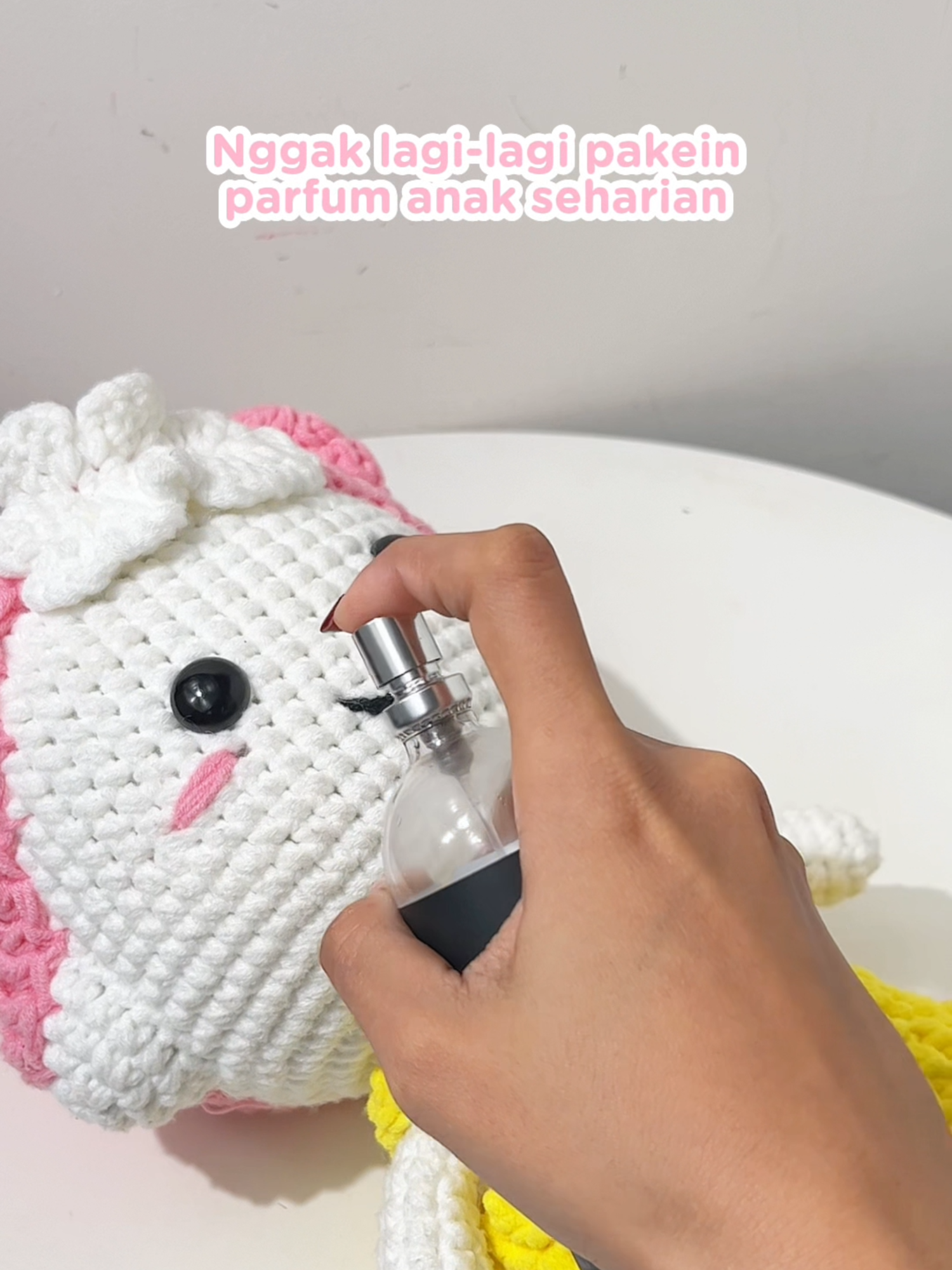 Nah ini nih momine, jangan salah pilih parfum buat si kecil ya. Pastiin pilih parfum yg udah Hypoalergenic Tested sesuai dengan rekomendasi IDAI supaya kulit si kecil terhindar dari alergi!! ada yg udah cobain parfum azarine kids??komen yukk  #azarine #azarinekids #azarinekidsparfume #parfumanakartis #kidsperfume #parfumanak