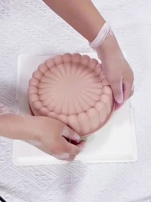One-touch release, easy and perfect - silicone molds make baking failure-free