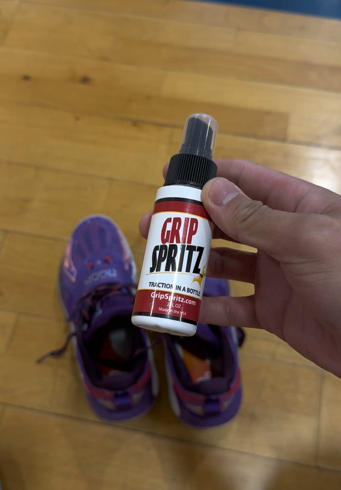 Top tier traction now. Never have to wipe my shoes during games anymore 🙅🏽‍♂️🏀 #gripspritz #fyp #traction #grip @Grip Spritz 