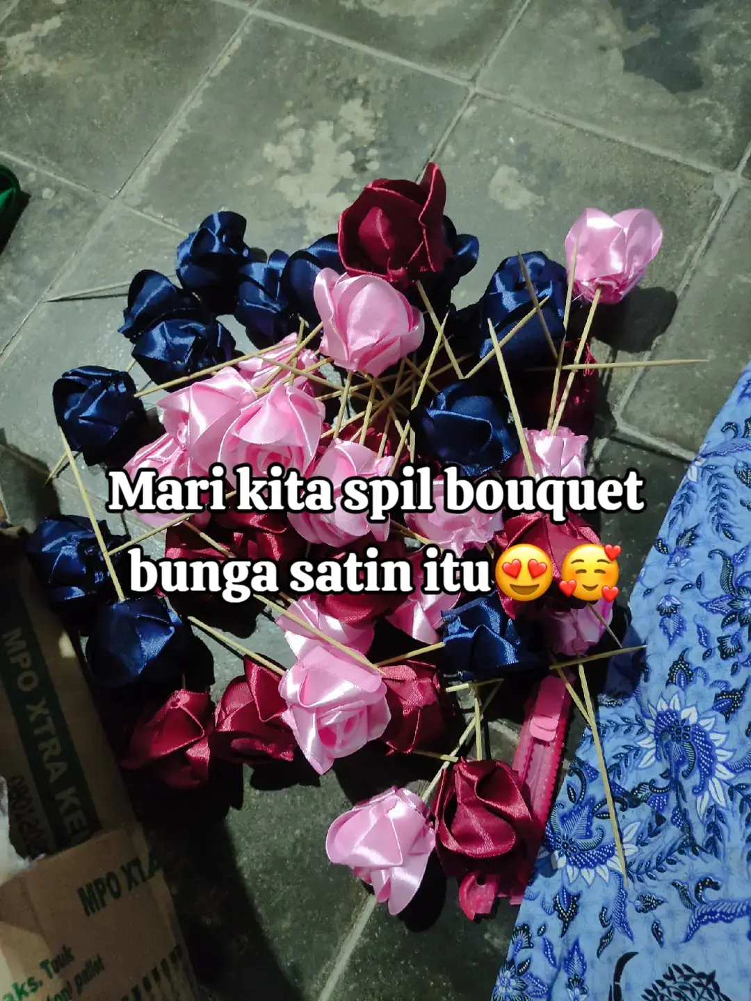 Geser geser😍👉 #buketcantik #floristsoftiktok #bungasatin #bouqetbunga 