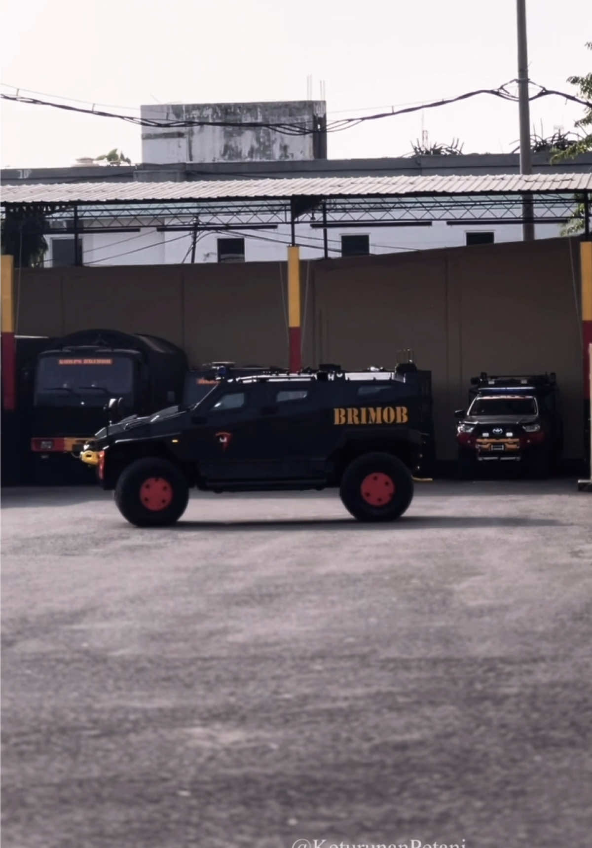 Perkonvoian duniawi #Konvoi #Brimob #Barracuda #NurolMakina #TodakBrimob #Todak #KonvoiPolisi #gipol 