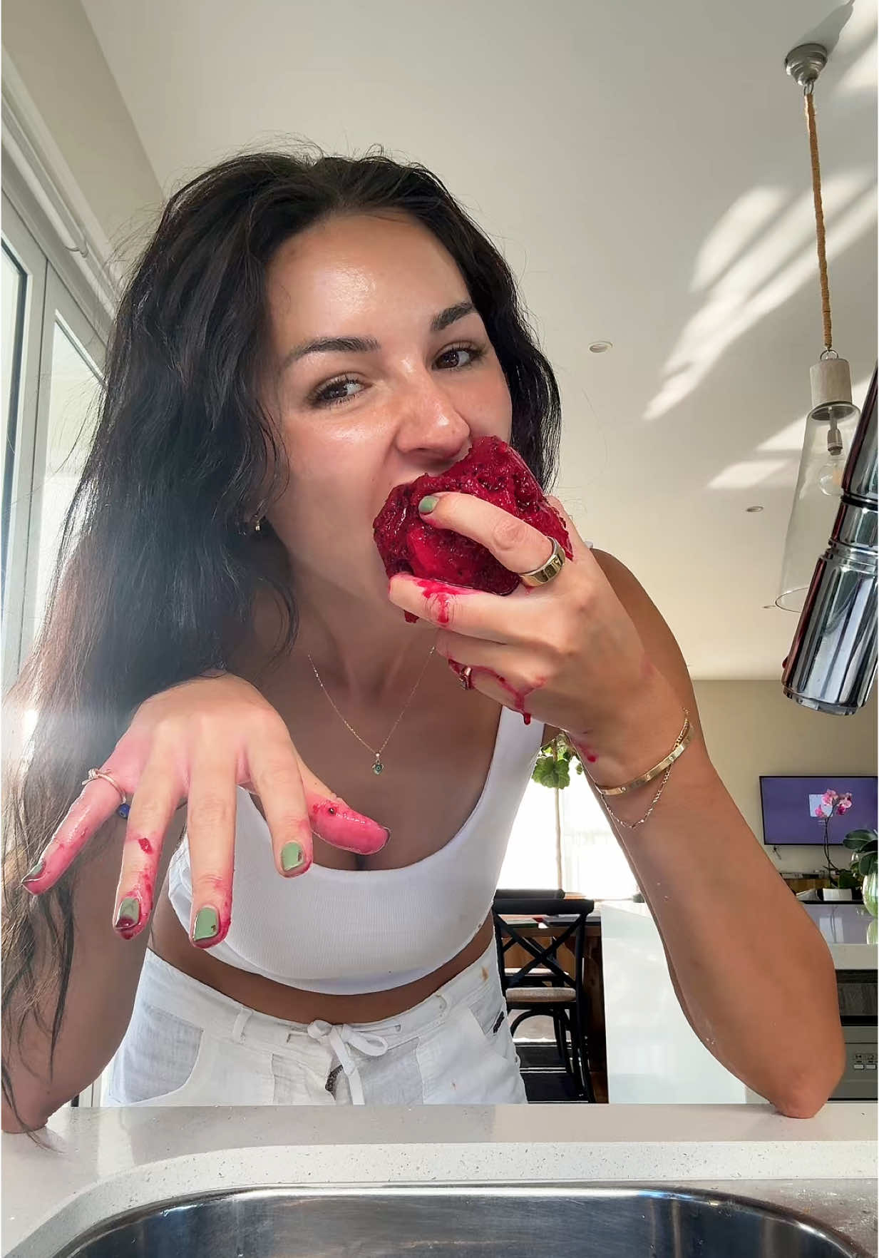 the best way to eat a dragon fruit tbh🥲