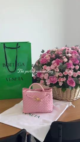 The perfect summerbag 💖💖💖💖💐💐💐 #bagunboxing #unboxingvideo #summerbag #Summer #bag #flowers #bottegaveneta #andiamo #pink #bagtok #lucky #goals #birthday #birthdaygirl #fyp 