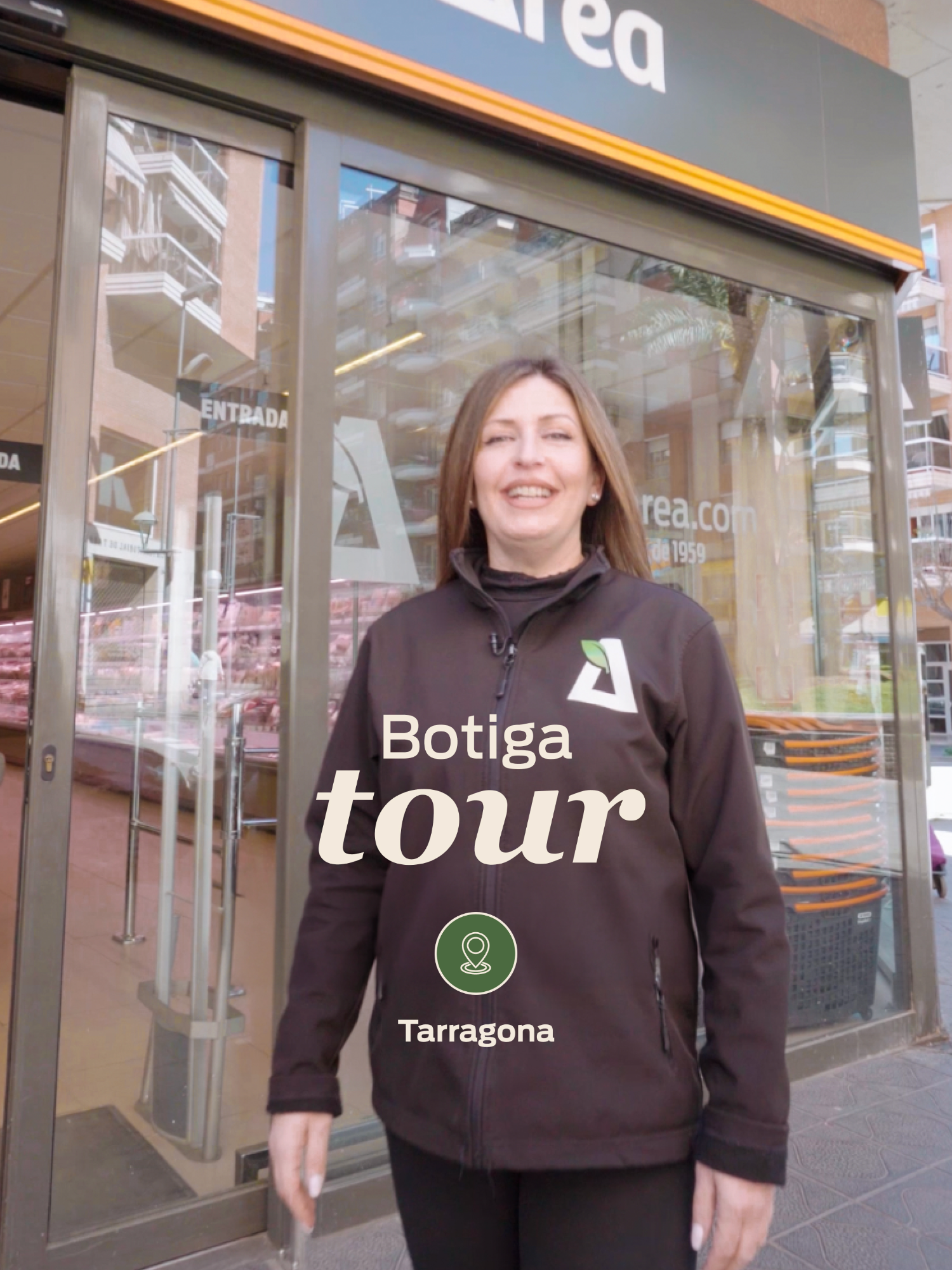 Avui toca visitar el bonÀrea del carrer Ibiza de Tarragona.📍 Ens acompanyes?   El racó preferit de la Gloria és el nostre celler 🍷, i amb raó! Comenta’ns quin és el teu👇🏻  #bonArea #BotigaTour
